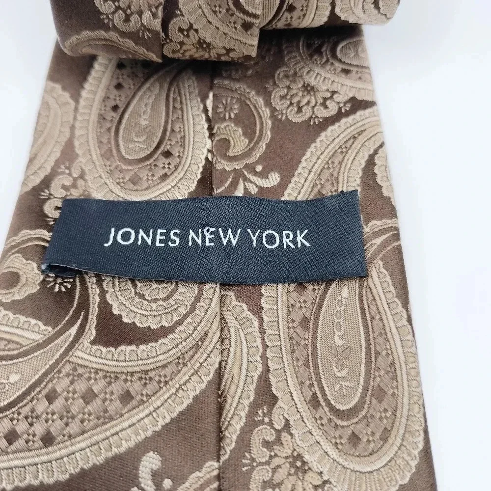 Jones New York Silk Tie Paisley Brown Tan Retro 90s Vibe 4 x 58
